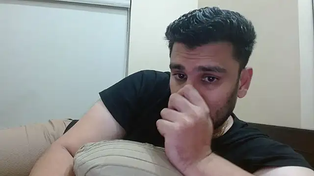 Snapshot of robintoit chatting on 10/12/25, 02:38 robintoit online show from 10/12/25, 02:38