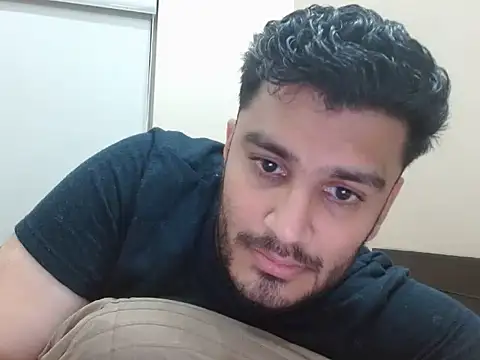 Snapshot of robintoit chatting on 10/17/25, 02:52 robintoit online show from 10/17/25, 02:52