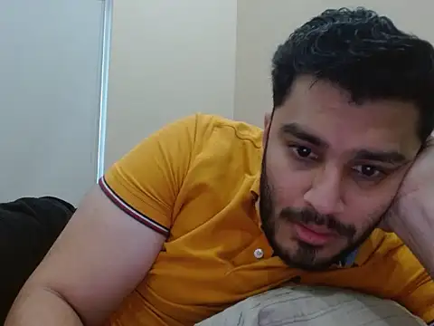 Snapshot of robintoit chatting on 10/27/25, 04:27 robintoit online show from 10/27/25, 04:27