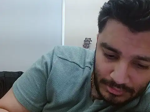 Snapshot of robintoit chatting on 05/11/26, 05:13 robintoit online show from 05/11/26, 05:13