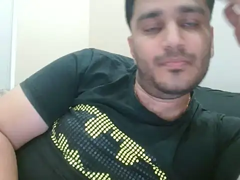 Snapshot of robintoit chatting on 06/21/26, 11:02 robintoit online show from 06/21/26, 11:02