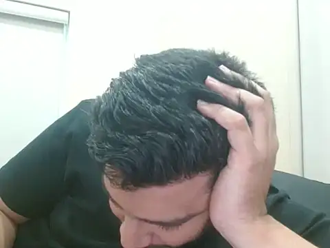 Snapshot of robintoit chatting on 06/29/26, 01:23 robintoit online show from 06/29/26, 01:23