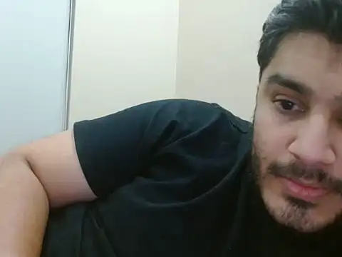 Snapshot of robintoit chatting on 07/04/26, 06:14 robintoit online show from 07/04/26, 06:14