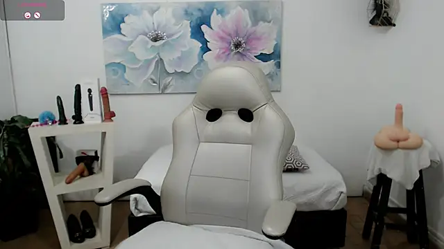 Snapshot of mom_hot__ chatting on 03/01/25, 09:48 mom hot online show from 03/01/25, 09:48