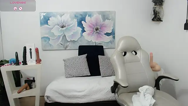 Snapshot of mom_hot__ chatting on 03/09/25, 11:46 mom hot online show from 03/09/25, 11:46