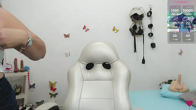 mom hot   online show from 02/26/26, 08:30