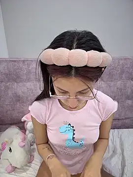 Snapshot of Bonniepark chatting on 03/12/26, 05:30 Bonniepark online show from 03/12/26, 05:30