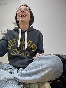 Snapshot of Bonniepark chatting on 03/18/26, 01:53 Bonniepark online show from 03/18/26, 01:53