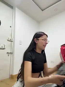 Snapshot of Bonniepark chatting on 03/27/26, 12:05 Bonniepark online show from 03/27/26, 12:05