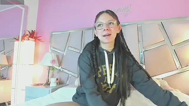 Snapshot of Bonniepark chatting on 04/14/26, 01:06 Bonniepark online show from 04/14/26, 01:06