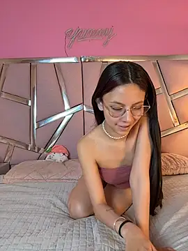 Snapshot of Bonniepark chatting on 04/21/26, 01:06 Bonniepark online show from 04/21/26, 01:06