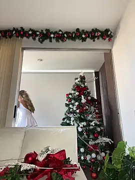  laura 02 online show from 12/18/24, 05:52