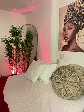  laura 02 online show from 12/23/24, 09:18