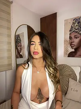  laura 02 online show from 10/01/25, 06:47