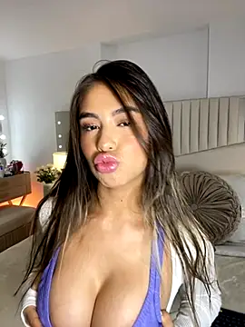  laura 02 online show from 11/28/25, 05:04