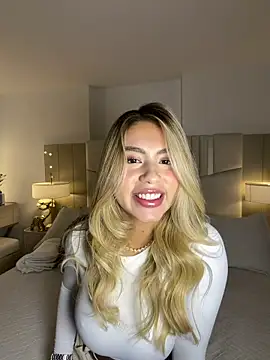 Snapshot of _laura_02 chatting on 03/15/26, 06:25 laura 02 online show from 03/15/26, 06:25