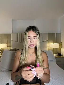 Snapshot of _laura_02 chatting on 03/21/26, 06:55 laura 02 online show from 03/21/26, 06:55