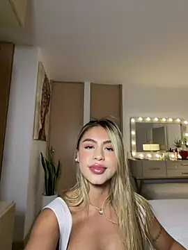 Snapshot of _laura_02 chatting on 03/22/26, 07:39 laura 02 online show from 03/22/26, 07:39