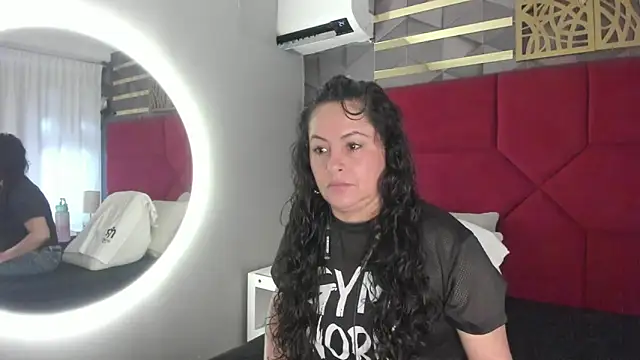 Snapshot of hanny_milf chatting on 04/18/26, 11:58 hanny milf online show from 04/18/26, 11:58