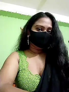 Idhika Paul online show from 02/03/25, 11:42