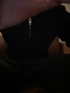 Snapshot of -mirai- chatting on 12/16/25, 08:52 -mirai- online show from 12/16/25, 08:52