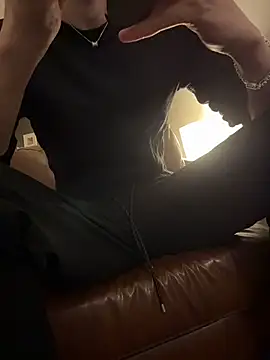 Snapshot of -mirai- chatting on 04/26/26, 03:10 -mirai- online show from 04/26/26, 03:10