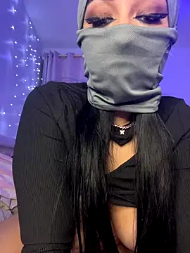 Snapshot of kamila_french chatting on 11/12/25, 12:11 kamila french online show from 11/12/25, 12:11