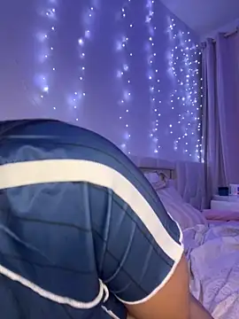 Snapshot of kamila_french chatting on 12/13/25, 10:26 kamila french online show from 12/13/25, 10:26