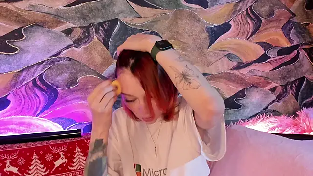 Snapshot of CrystalRey chatting on 01/07/25, 05:12 CrystalRey online show from 01/07/25, 05:12