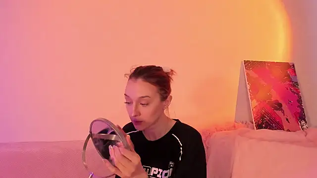 Snapshot of CrystalRey chatting on 02/01/25, 04:24 CrystalRey online show from 02/01/25, 04:24