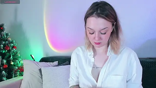 CrystalRey online show from 12/22/25, 03:47