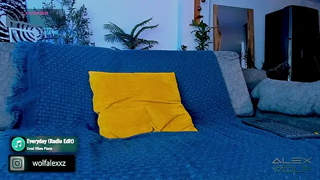 Snapshot of alex_wolf_ chatting on 01/20/25, 02:01 alex wolf  online show from 01/20/25, 02:01