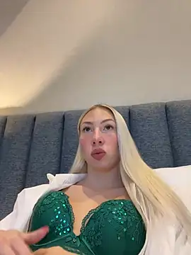 LuisaBecker online show from 12/24/24, 01:39