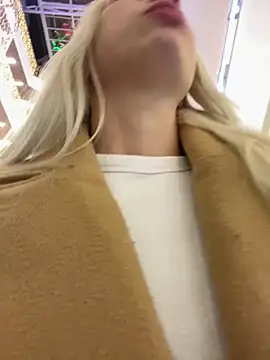 LuisaBecker online show from 12/29/24, 03:46