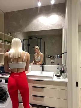 LuisaBecker online show from 12/31/24, 02:25