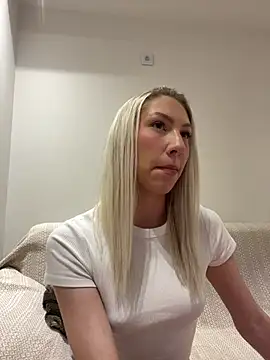 LuisaBecker online show from 02/08/25, 05:08