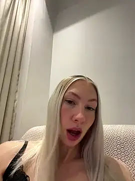 LuisaBecker online show from 03/10/25, 08:23