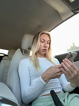 LuisaBecker online show from 10/18/25, 12:28