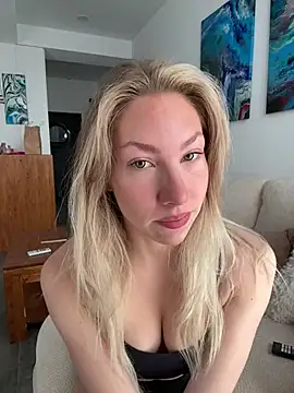 LuisaBecker online show from 02/01/26, 11:42