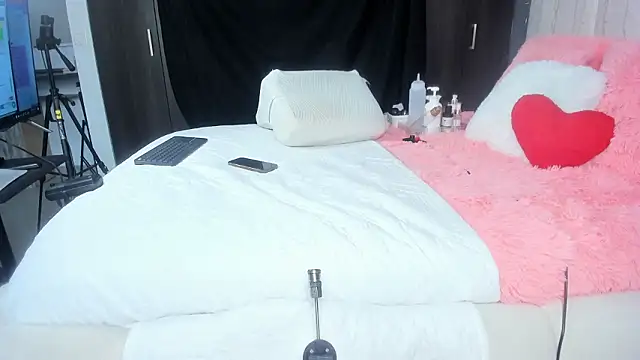 Snapshot of merida_blue_ chatting on 01/31/26, 07:11 merida blue online show from 01/31/26, 07:11