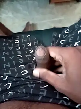 Snapshot of slchiku chatting on 10/27/25, 02:26 slchiku online show from 10/27/25, 02:26