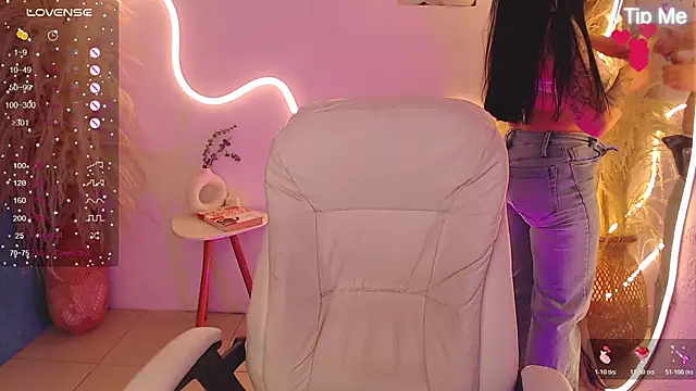 Snapshot of ViolettaHotLatin_ chatting on 04/08/26, 12:05 ViolettaHotLatin online show from 04/08/26, 12:05