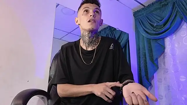 Stuart Boy  online show from 12/31/24, 03:23