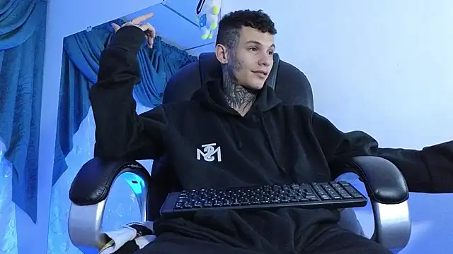 Stuart Boy  online show from 02/18/25, 07:21