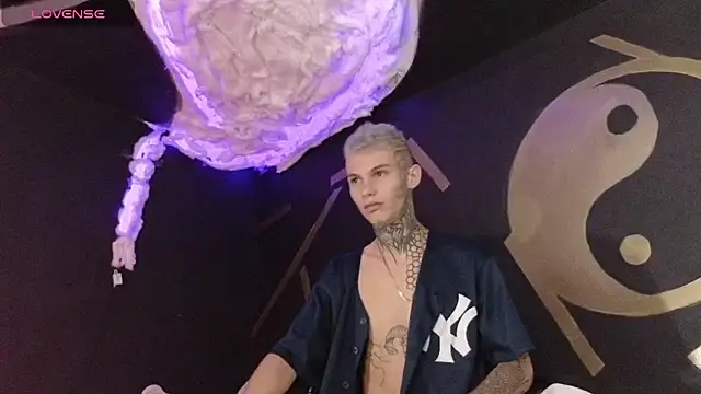 Stuart Boy  online show from 03/15/25, 08:32