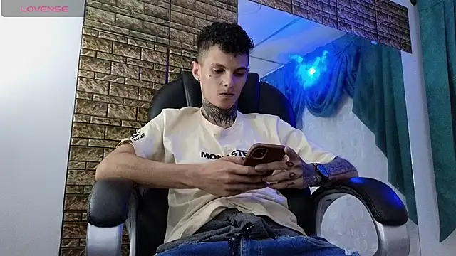 Stuart Boy  online show from 09/14/25, 03:49