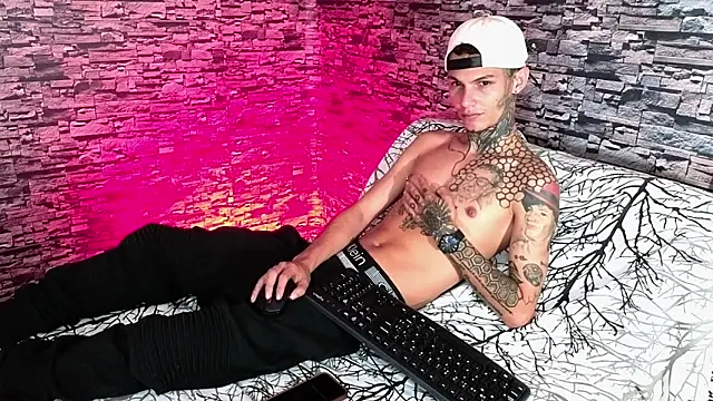 Stuart Boy  online show from 09/16/25, 03:07