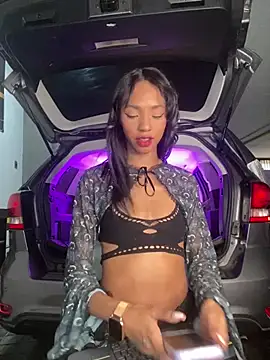 Snapshot of xenia_golden chatting on 01/17/26, 12:10 xenia golden online show from 01/17/26, 12:10