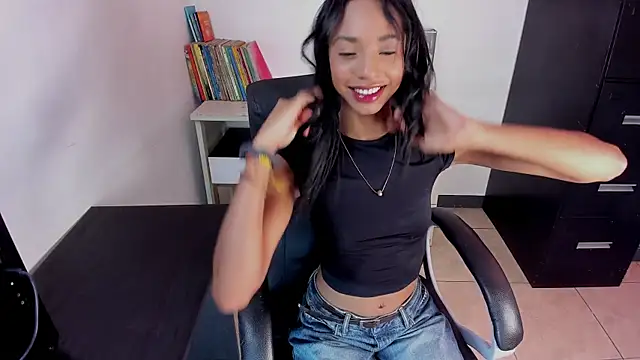 Snapshot of xenia_golden chatting on 02/24/26, 07:56 xenia golden online show from 02/24/26, 07:56