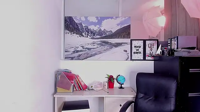 Snapshot of xenia_golden chatting on 03/01/26, 05:48 xenia golden online show from 03/01/26, 05:48